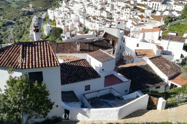 commercial property in Casares